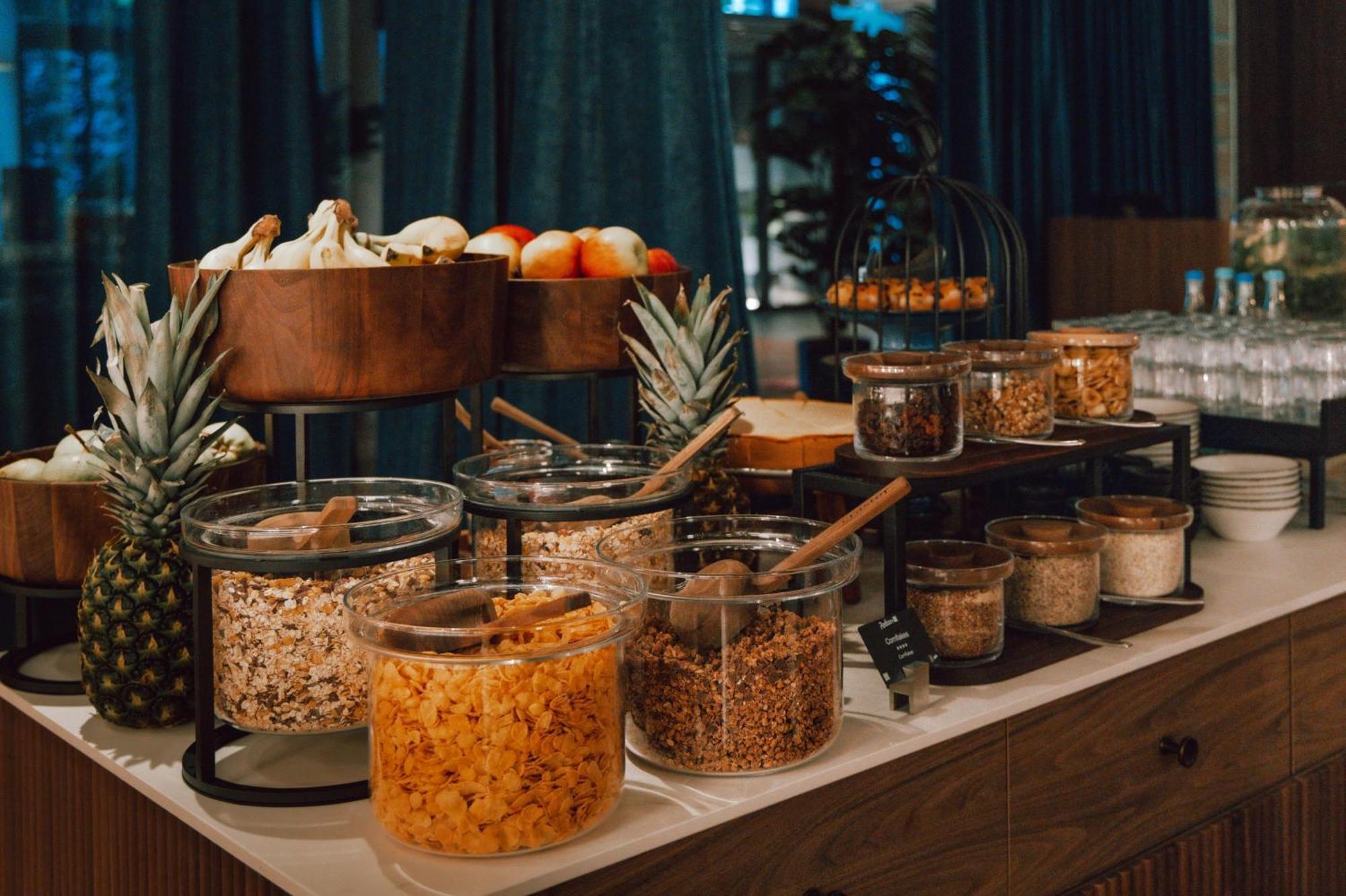 Radisson Blu Media Harbour Hotel, Duesseldorf — Photos 1